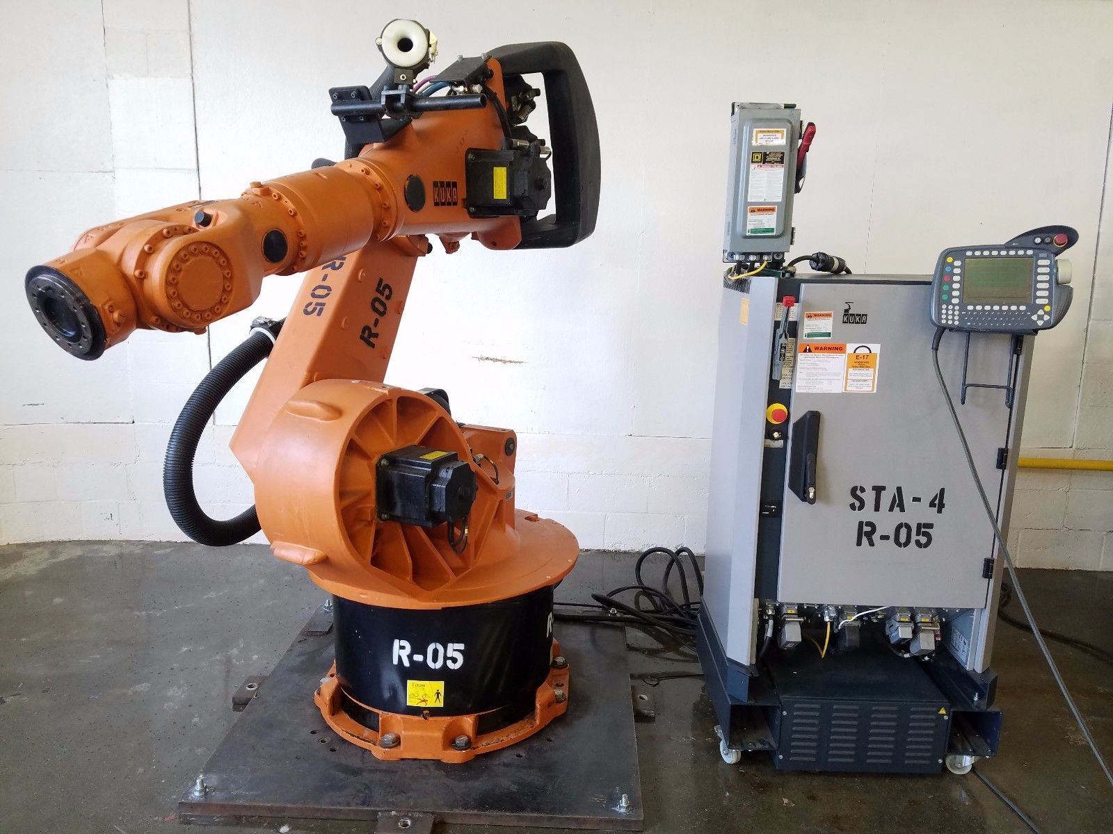 1561176133805739.jpg Kuka KR150 Robot.jpg